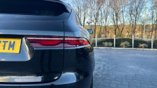 Jaguar F-Pace 2.0 D200 R-Dynamic Black 5dr Auto AWD Diesel Estate